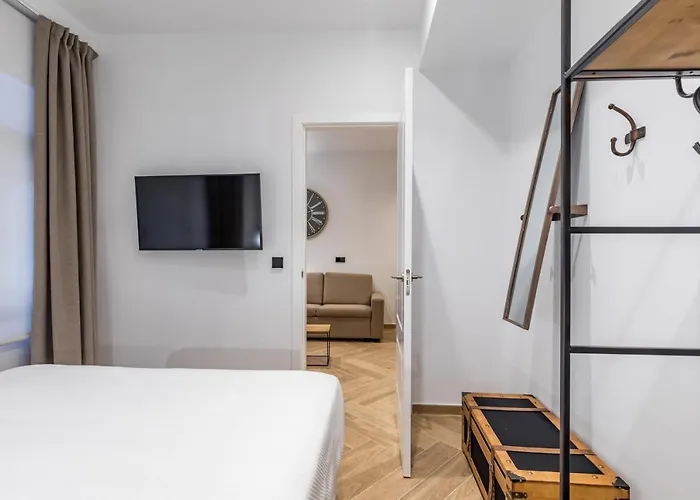 Goerlich By Alma Daire